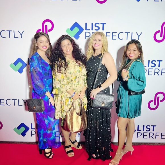 💖Like listing for live notification when I do silent shows or lives 💞💗🌸 - Picture 4 of 5